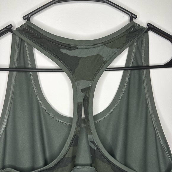 Athleta Active Tank Size M - Picture 3 of 9